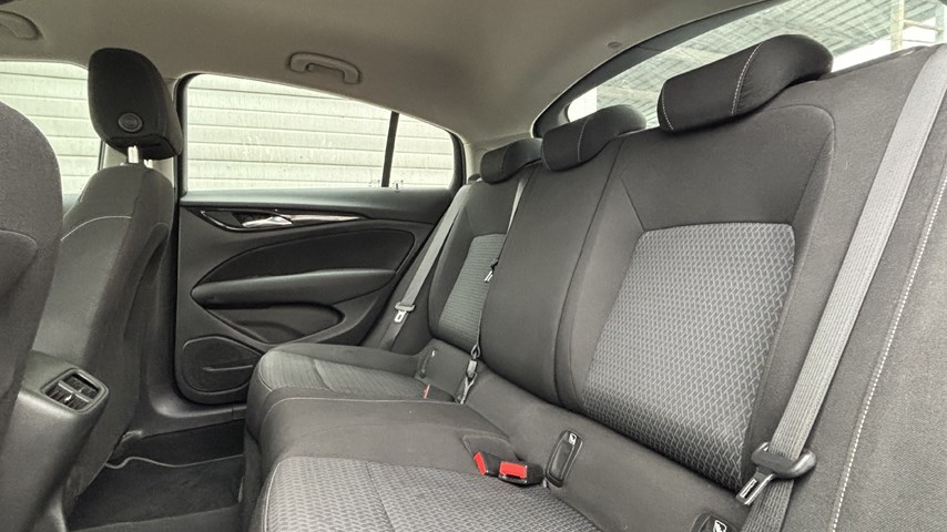 RABLJENO VOZILO OPEL INSIGNIA GS BUSINESS ELEG DVH 2,0 D MT6 Mehanički mjenjač DIESEL 81357