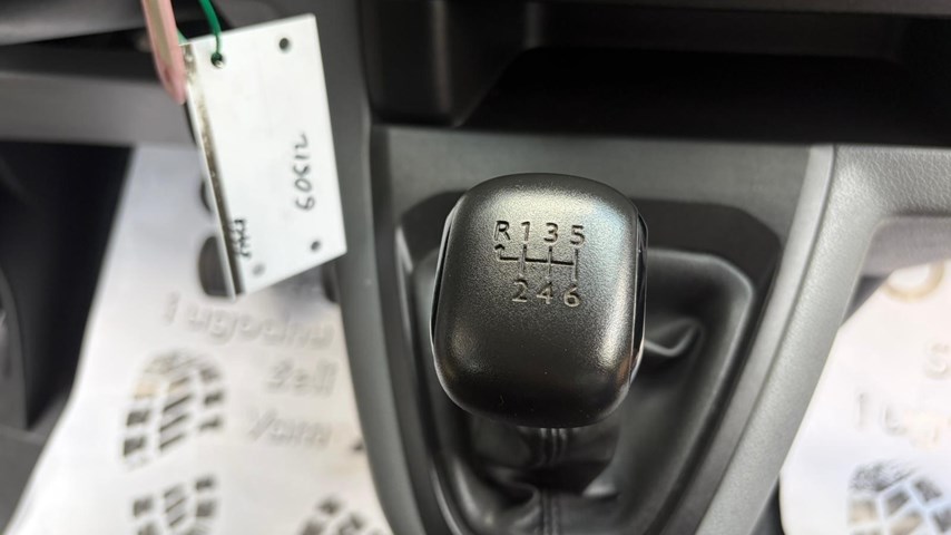RABLJENO VOZILO OPEL VIVARO COMBI L2H1 1,5 L MT6 Mehanički mjenjač DIESEL 65787