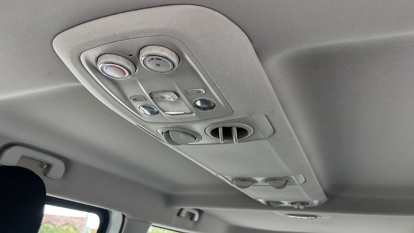 RABLJENO VOZILO OPEL VIVARO COMBI L2H1 1,5 L MT6 Mehanički mjenjač DIESEL 65788
