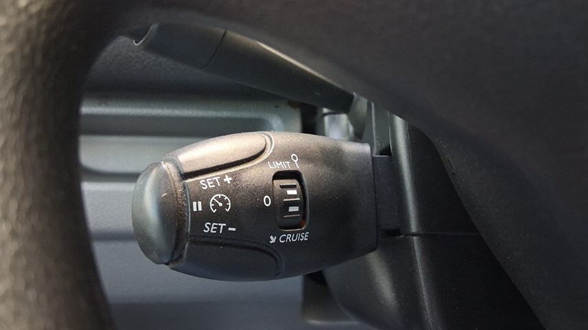 RABLJENO VOZILO OPEL VIVARO COMBI L2H1 1,5 L MT6 Mehanički mjenjač DIESEL 65797