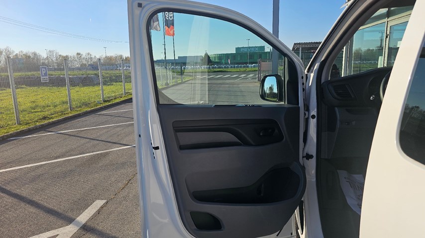 RABLJENO VOZILO OPEL VIVARO L2H1 COMBI 1,5 L MT6 Mehanički mjenjač DIESEL 224063