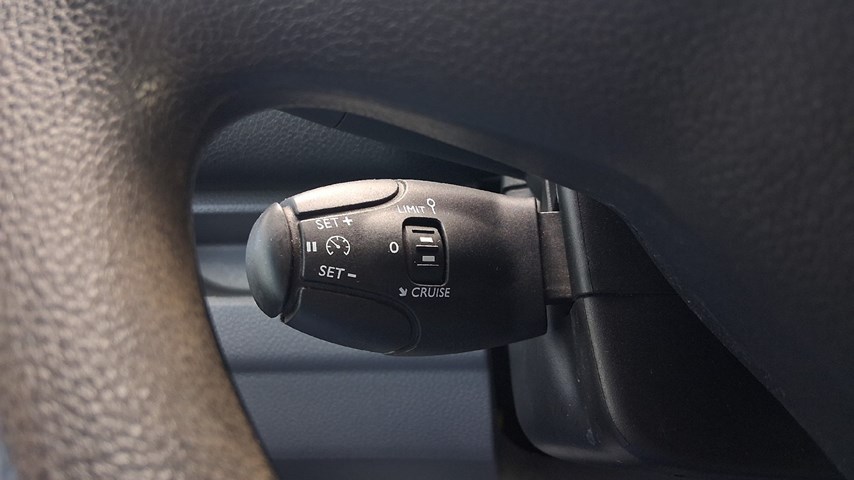 RABLJENO VOZILO OPEL VIVARO L2H1 COMBI 1,5 L MT6 Mehanički mjenjač DIESEL 65807