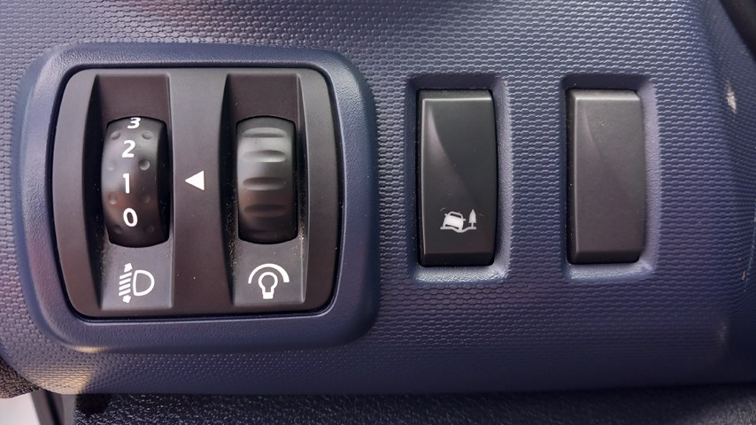 RABLJENO VOZILO OPEL VIVARO L2H1 COMBI 1.6 DIE MT6 Mehanički mjenjač DIESEL 65686