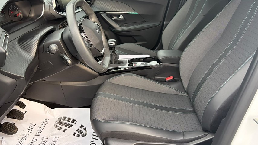 RABLJENO VOZILO PEUGEOT 2008 1,2 PURETECH ALLURE Mehanički mjenjač BENZIN 100252