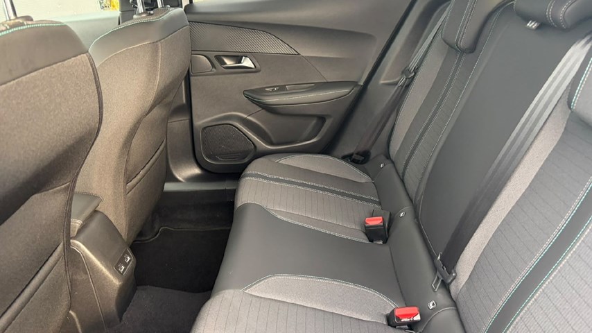 RABLJENO VOZILO PEUGEOT 2008 1,2 PURETECH ALLURE Mehanički mjenjač BENZIN 100252