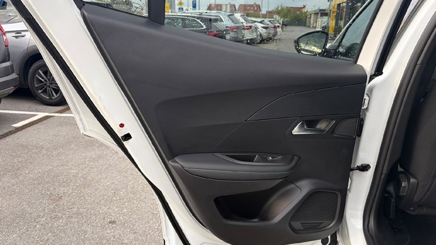 RABLJENO VOZILO PEUGEOT 2008 1,2 PURETECH ALLURE Mehanički mjenjač BENZIN 100252