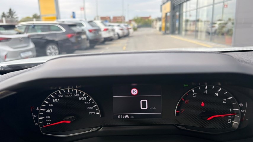 RABLJENO VOZILO PEUGEOT 2008 1,2 PURETECH ALLURE Mehanički mjenjač BENZIN 100252