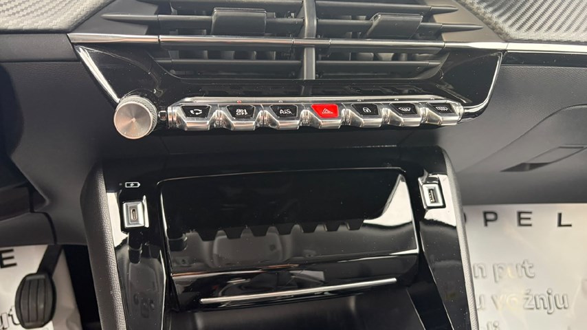 RABLJENO VOZILO PEUGEOT 2008 1,2 PURETECH ALLURE Mehanički mjenjač BENZIN 100252