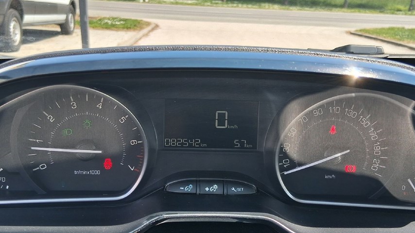 RABLJENO VOZILO PEUGEOT 2008 1,2 PURETECH S-S ACTIVE Mehanički mjenjač BENZIN 100214