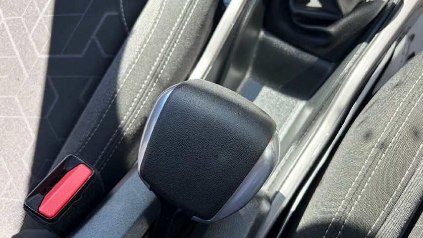 RABLJENO VOZILO PEUGEOT 2008 1,2 PURETECH S-S ACTIVE Mehanički mjenjač BENZIN 100213