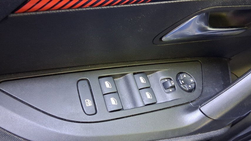 RABLJENO VOZILO PEUGEOT 2008 1,2 PURETECH S-S ACTIVE Mehanički mjenjač BENZIN 100208