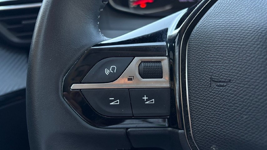 RABLJENO VOZILO PEUGEOT 2008 1,2 PURETECH S-S ACTIVE Mehanički mjenjač BENZIN 100208