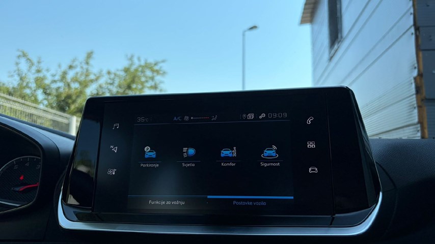 RABLJENO VOZILO PEUGEOT 2008 1,2 PURETECH S-S ACTIVE Mehanički mjenjač BENZIN 100208