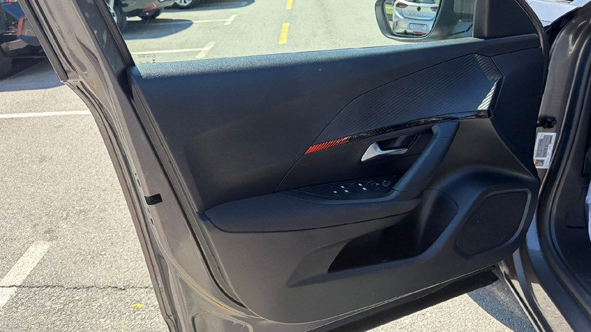 RABLJENO VOZILO PEUGEOT 2008 ACTIVE BUSINESS 1,2i Mehanički mjenjač BENZIN 100210