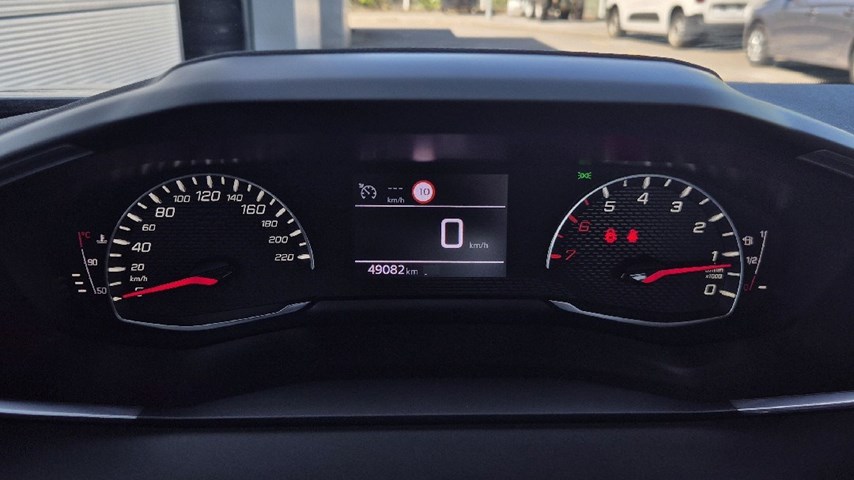 RABLJENO VOZILO PEUGEOT 2008 ACTIVE BUSINESS 1,2i Mehanički mjenjač BENZIN 100210