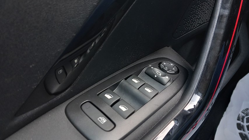 RABLJENO VOZILO PEUGEOT 2008 GT LINE Mehanički mjenjač BENZIN 65744