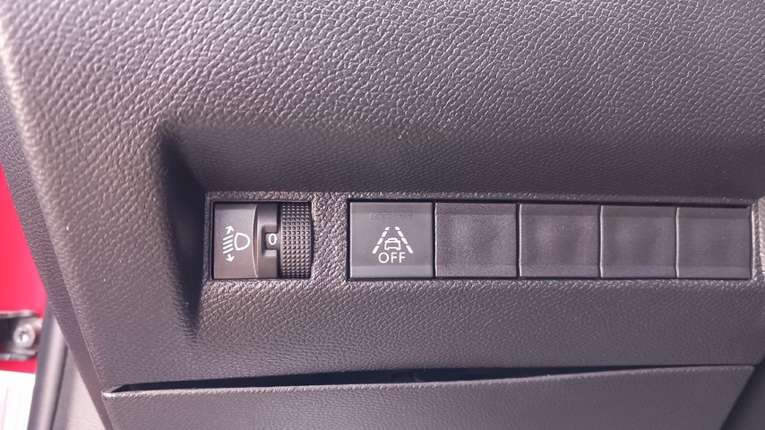 RABLJENO VOZILO PEUGEOT 2008 PURETECH 1,2 Mehanički mjenjač BENZIN 65721