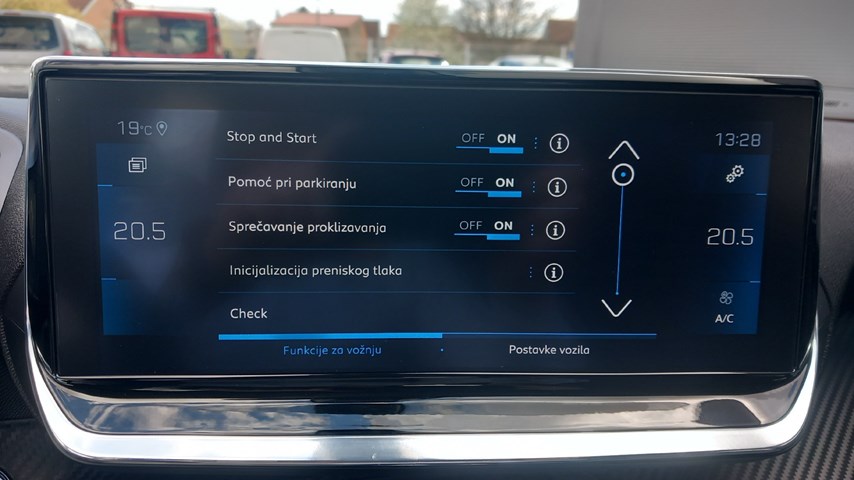 RABLJENO VOZILO PEUGEOT 2008 PURETECH 1,2 Mehanički mjenjač BENZIN 65721