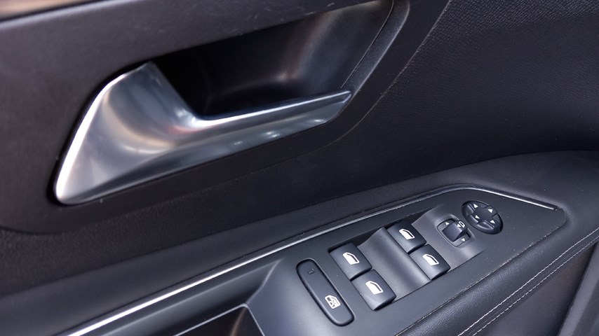 RABLJENO VOZILO PEUGEOT 3008 1,2 Mehanički mjenjač BENZIN 65739