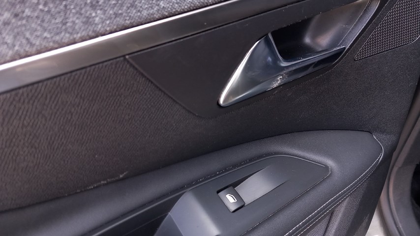 RABLJENO VOZILO PEUGEOT 3008 1,2 Mehanički mjenjač BENZIN 65739