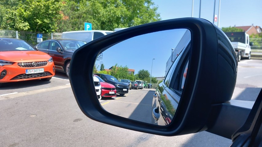 RABLJENO VOZILO PEUGEOT 3008 1,2 Mehanički mjenjač BENZIN 65739