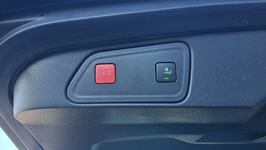 RABLJENO VOZILO PEUGEOT 3008 1,2 PURETECH ALLURE Mehanički mjenjač BENZIN 65760