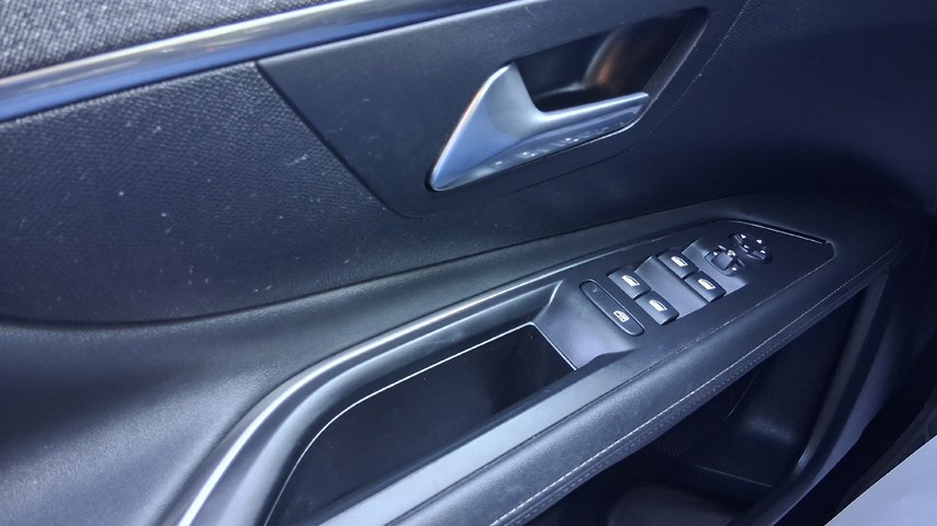 RABLJENO VOZILO PEUGEOT 3008 1,2 PURETECH ALLURE Mehanički mjenjač BENZIN 65760