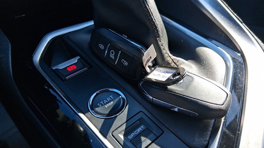 RABLJENO VOZILO PEUGEOT 3008 PURETECH GT 1,2 Mehanički mjenjač BENZIN 65772