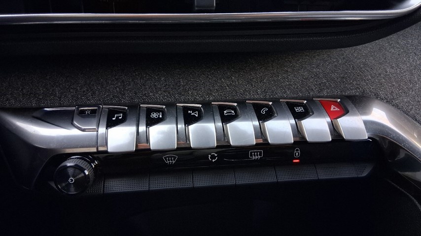 RABLJENO VOZILO PEUGEOT 3008 PURETECH GT 1,2 Mehanički mjenjač BENZIN 65772