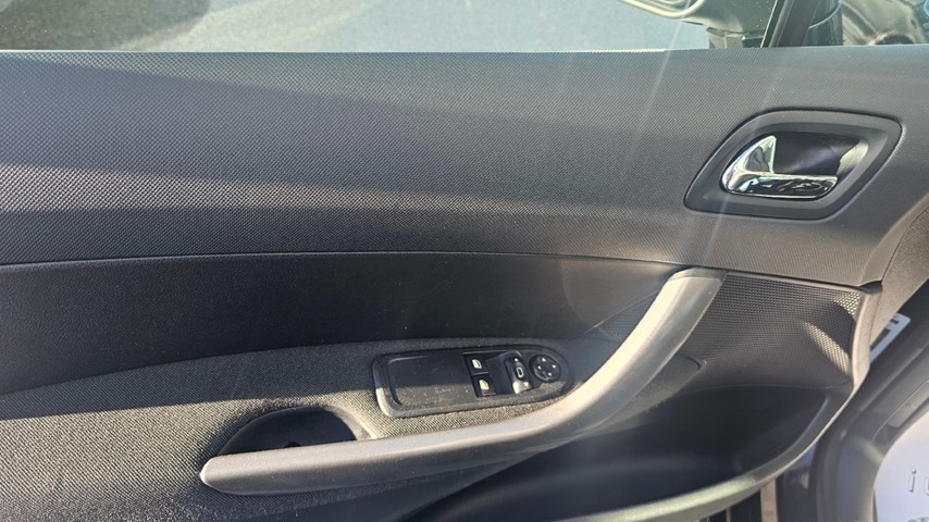 RABLJENO VOZILO PEUGEOT 308 1,4 COMFORT Mehanički mjenjač BENZIN 224468