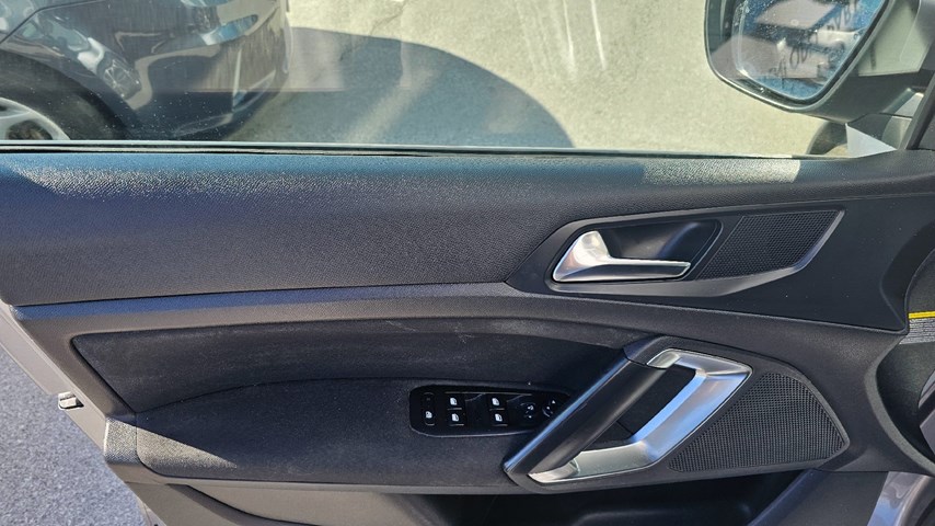 RABLJENO VOZILO PEUGEOT 308 1,6 HDI Mehanički mjenjač DIESEL 223897