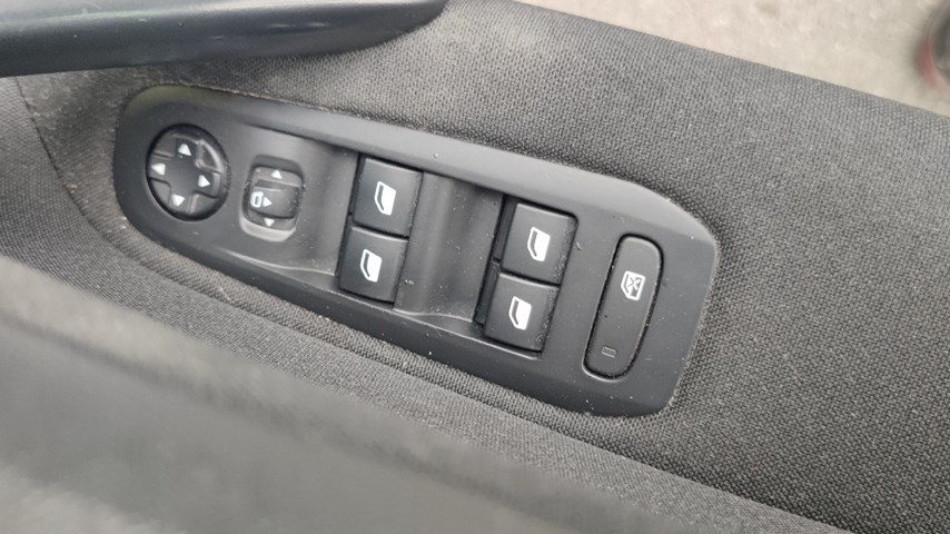 RABLJENO VOZILO PEUGEOT 308 1,6 HDI Mehanički mjenjač DIESEL 223897