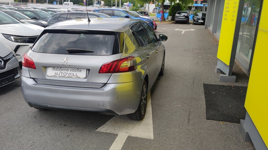 RABLJENO VOZILO PEUGEOT 308 1,6 HDI Mehanički mjenjač DIESEL 223897
