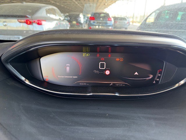 RABLJENO VOZILO PEUGEOT 5008 GT 1,5 HDI Mehanički mjenjač DIESEL 100236