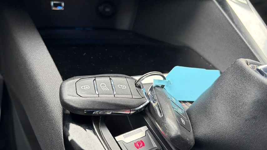 RABLJENO VOZILO PEUGEOT 5008 GT 1,5 HDI Mehanički mjenjač DIESEL 100236