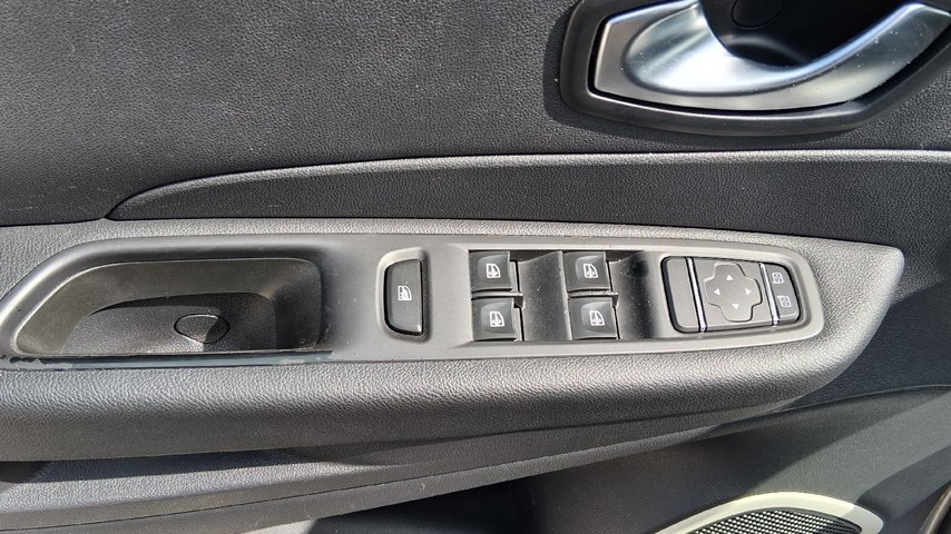 RABLJENO VOZILO RENAULT CAPTUR 0,9 Tce 90 ZEN Mehanički mjenjač BENZIN 224254