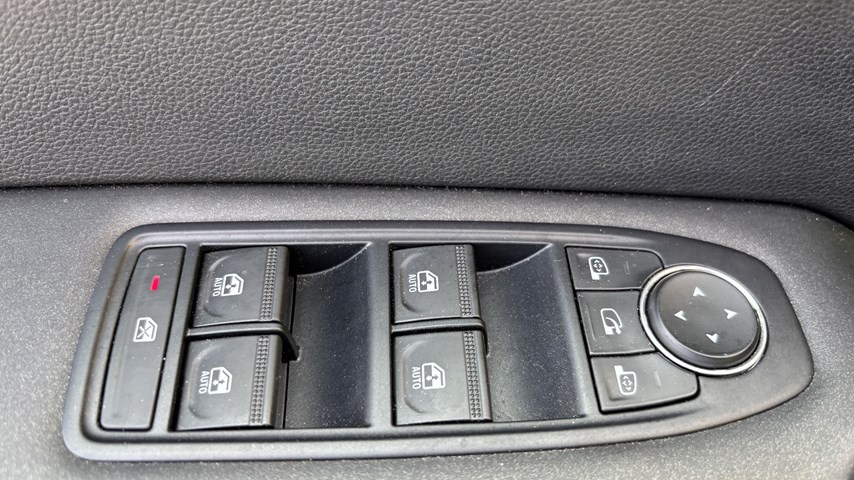 RABLJENO VOZILO RENAULT CAPTUR 1,0 Mehanički mjenjač BENZIN 100216