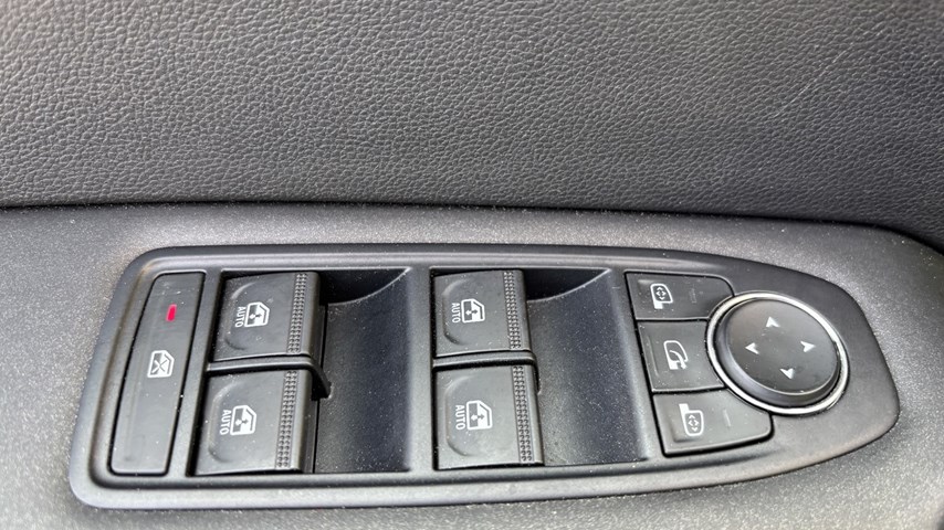 RABLJENO VOZILO RENAULT CAPTUR 1,0 Mehanički mjenjač BENZIN 100216