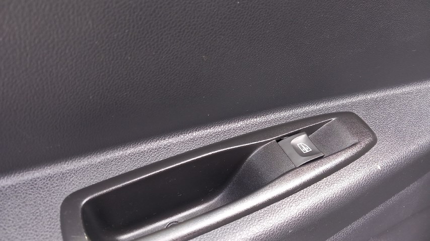 RABLJENO VOZILO RENAULT CAPTUR 1,5 DCI Mehanički mjenjač DIESEL 65732