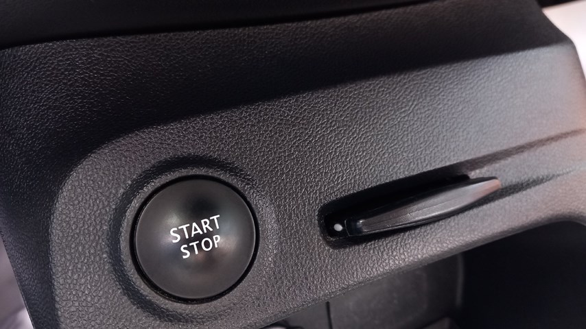 RABLJENO VOZILO RENAULT CAPTUR 1,5 DCI Mehanički mjenjač DIESEL 65732