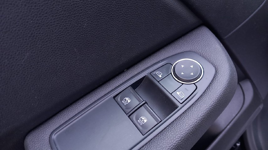 RABLJENO VOZILO RENAULT CLIO LIMITED TCE 90 Mehanički mjenjač BENZIN 224098