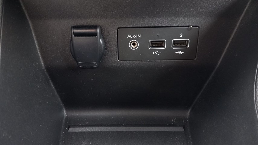RABLJENO VOZILO RENAULT CLIO LIMITED TCE 90 Mehanički mjenjač BENZIN 224098
