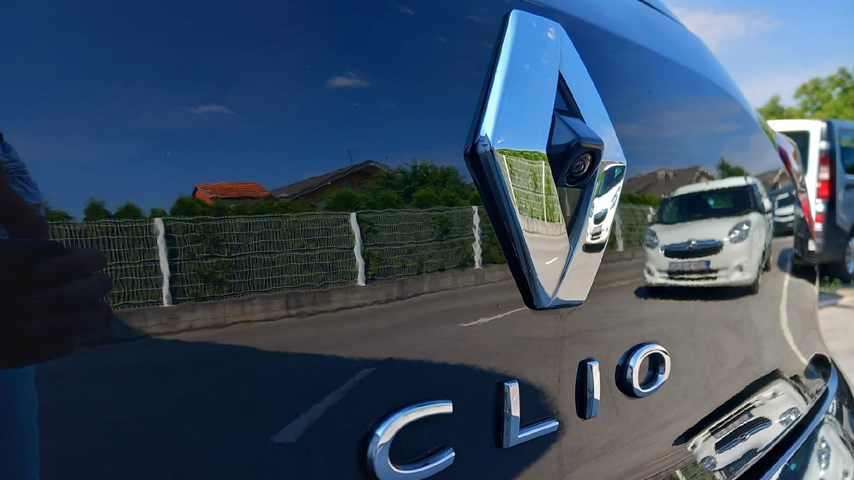 RABLJENO VOZILO RENAULT CLIO LIMITED TCE 90 Mehanički mjenjač BENZIN 224098