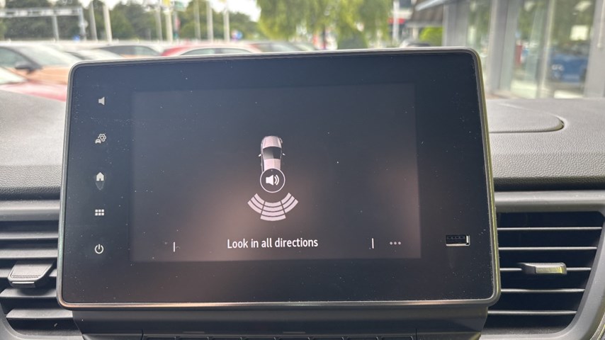 RABLJENO VOZILO RENAULT TRAFIC 2,0 DCI GRAND INTENS Mehanički mjenjač DIESEL 224611