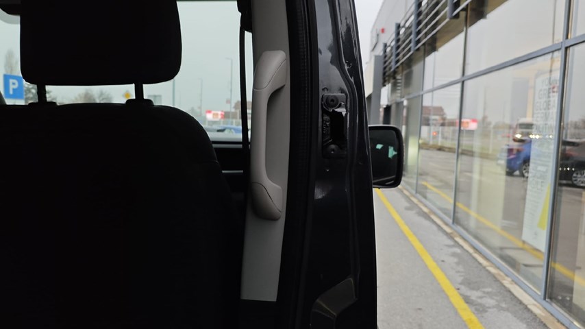 RABLJENO VOZILO RENAULT TRAFIC 2,0 DCI GRAND ZEN Mehanički mjenjač DIESEL 224609