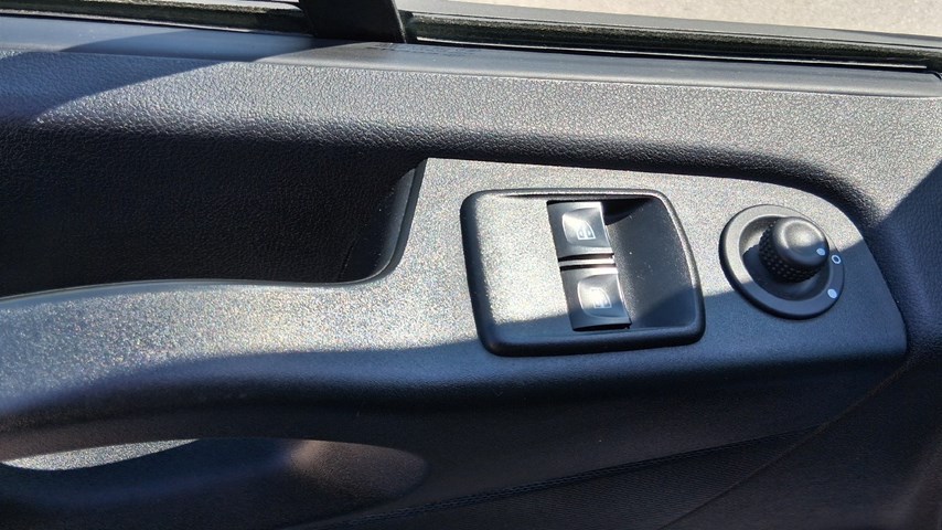 RABLJENO VOZILO RENAULT TRAFIC 2,0 DCI Mehanički mjenjač DIESEL 65718