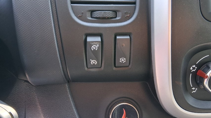RABLJENO VOZILO RENAULT TRAFIC 2,0 DCI Mehanički mjenjač DIESEL 65718