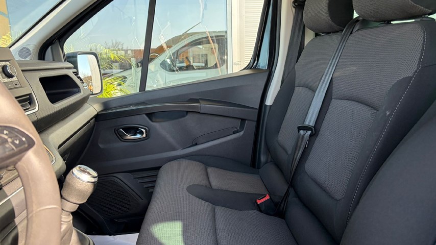 RABLJENO VOZILO RENAULT TRAFIC 2,0 DCI ZEN Mehanički mjenjač DIESEL 224608