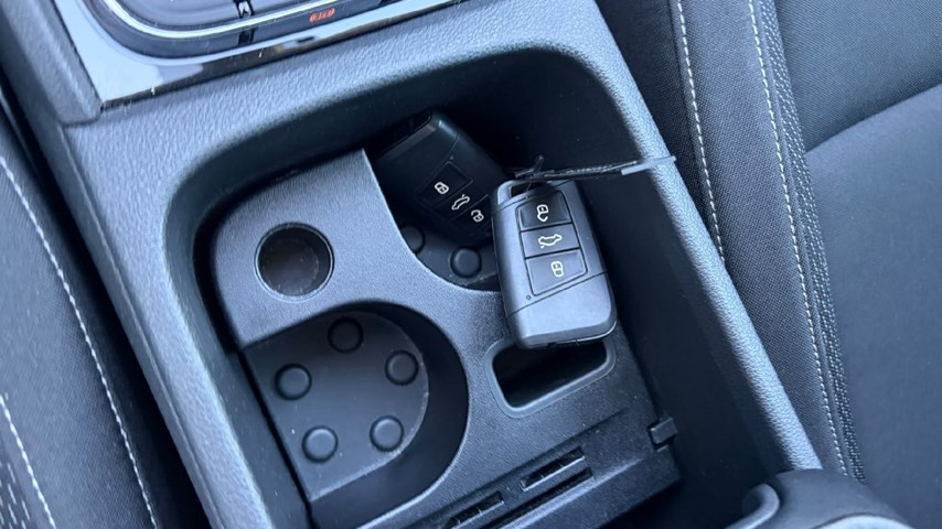 RABLJENO VOZILO ŠKODA KAROQ 2,0 TDI AT Automatski mjenjač DIESEL 100238