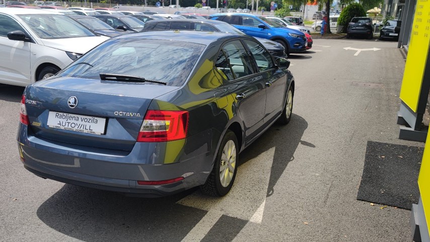 RABLJENO VOZILO ŠKODA OCTAVIA 1,6 TDI Mehanički mjenjač DIESEL 224425